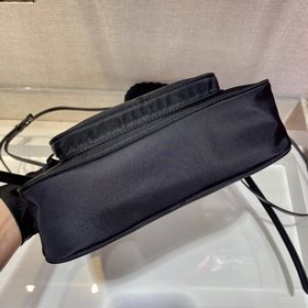 Prada Осенне-зимняя коллекция Артикул： 1BC123 Новая сумка из пле