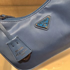 Prada  Улучшенная версия сумки Hobo  Артикул： 1NE515 Сумка в фо