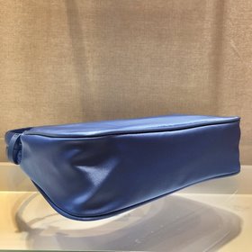 Prada  Улучшенная версия сумки Hobo  Артикул： 1NE515 Сумка в фо