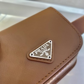 Prada Новая сумка на пояс Новые аксессуары элемент этой небольш