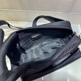Prada  Классический поясной/нагрудный чехол Модель： 1BL010 Эта м