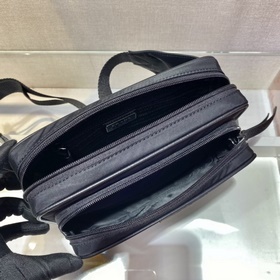 Prada  Классический поясной/нагрудный чехол Модель： 1BL010 Эта м