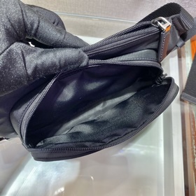 Prada Новая модель поясной сумки Артикул： 2VH128 Универсальная м