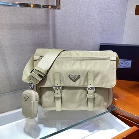 Prada Усовершенствованная сумка почтальона Модель： 1BD671 Эта су
