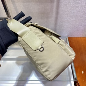 Prada Усовершенствованная сумка почтальона Модель： 1BD671 Эта су