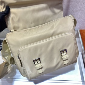 Prada Усовершенствованная сумка почтальона Модель： 1BD671 Эта су