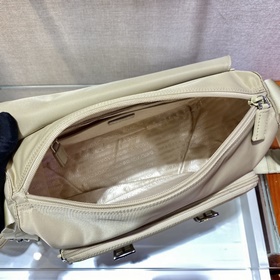 Prada Усовершенствованная сумка почтальона Модель： 1BD671 Эта су