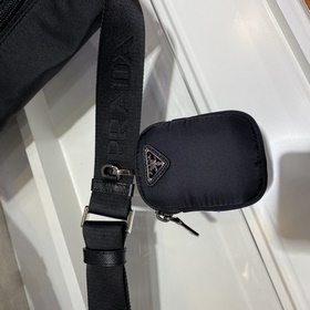 Prada Усовершенствованная сумка почтальона Модель： 1BD671 Эта су