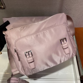 Prada Усовершенствованная сумка почтальона Модель： 1BD671 Розовы