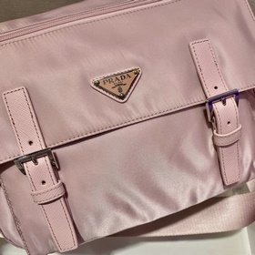 Prada Усовершенствованная сумка почтальона Модель： 1BD671 Розовы