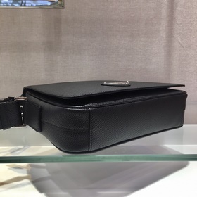 Prada Новая сумка через плечо Модель： 2VD038 Эта сумка через пле