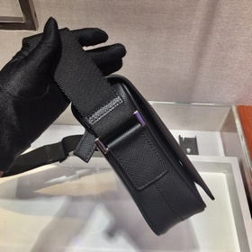 Prada Новая сумка через плечо Модель： 2VD038 Эта сумка через пле