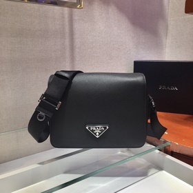 Prada Новая сумка через плечо Модель： 2VD038 Эта сумка через пле