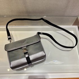 Prada Новая мини-сумка в стиле почтальона Модель： 2ZH108 Новый ц