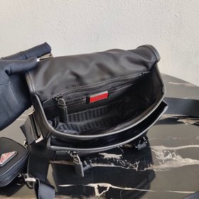 Новейшая сумка-почтальон Prada 3 в 1 Модель： 2VD034 Характерный 
