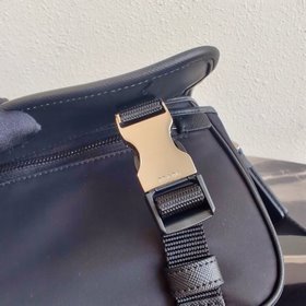 Новейшая сумка-почтальон 3 в 1 от Prada Артикул： 2VD034 Характерн