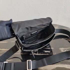 Новейшая сумка-почтальон 3 в 1 от Prada Артикул： 2VD034 Характерн