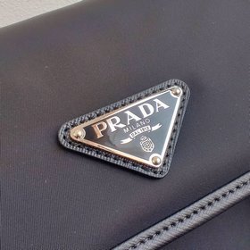 Новейшая сумка-почтальон 3 в 1 от Prada Артикул： 2VD034 Характерн