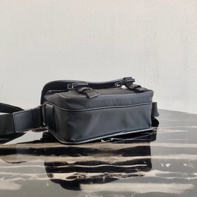 Новейшая сумка-почтальон 3 в 1 от Prada Артикул： 2VD034 Характерн