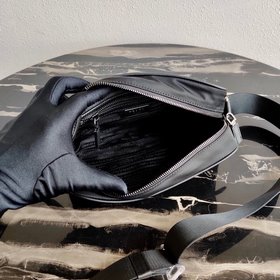 Новая усовершенствованная модель Prada Модель： 2VH048 Мужская су