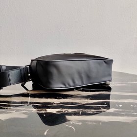Новая усовершенствованная модель Prada Модель： 2VH048 Мужская су