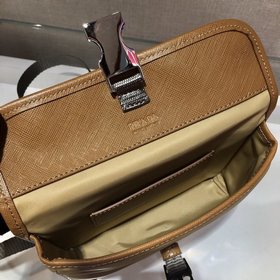 Prada Новая мини-сумка в стиле почтальона Артикул： 2ZH108, цвет：