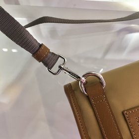 Prada Новая мини-сумка в стиле почтальона Артикул： 2ZH108, цвет：