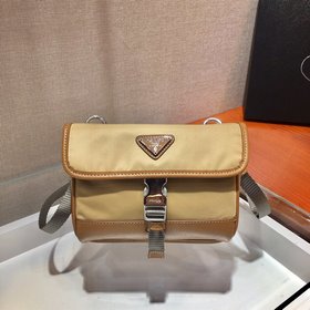Prada Новая мини-сумка в стиле почтальона Артикул： 2ZH108, цвет：