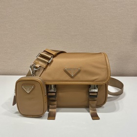 Prada Новая сумка-почтальон в новых цветах Новая сумка-почтальо