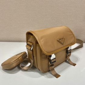 Prada Новая сумка-почтальон в новых цветах Новая сумка-почтальо