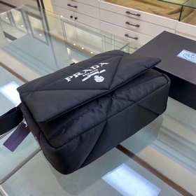Prada Новая сумка почтальона, модель 1BG412 Новая модель сумки-п
