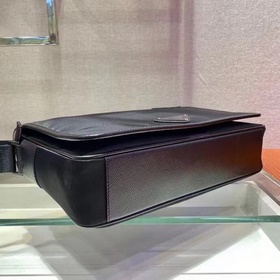 Prada Новая сумка-почтальон Артикул： 2VD039 Эта сумка через плеч