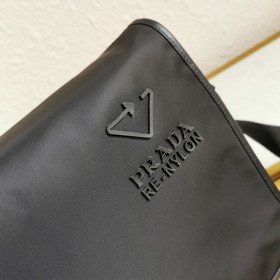 Prada Новая сумка-почтальон Артикул： 2VD039 Эта сумка через плеч