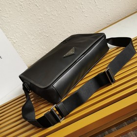 Prada Новая сумка-почтальон Артикул： 2VD039 Эта сумка через плеч