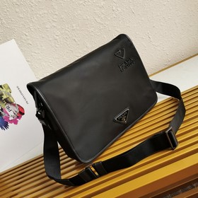 Prada Новая сумка-почтальон Артикул： 2VD039 Эта сумка через плеч