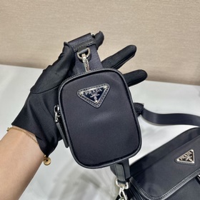 Prada Новая сумка почтальона Модель： 2VH133B Эта сумка через пле