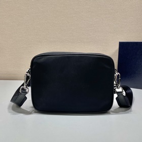 Prada Новая сумка почтальона Модель： 2VH133B Эта сумка через пле