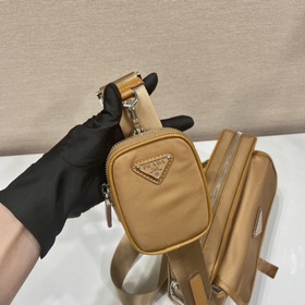 Prada Новая сумка почтальона Модель： 2VH133B Новый цвет Эта сумк