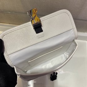 Prada Новая мини-сумка в стиле почтальона Артикул： 2ZH108 Новый