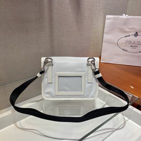 Prada Новая мини-сумка в стиле почтальона Артикул： 2ZH108 Новый 
