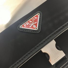 Prada Новая мини-сумка в стиле почтальона Артикул： 2ZH108 Красна
