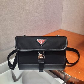 Prada Новая мини-сумка в стиле почтальона Артикул： 2ZH108 Красна