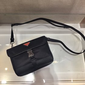 Prada Новая мини-сумка в стиле почтальона Артикул： 2ZH108 Красн