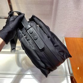 Prada Новая сумка почтальона Эта сумка через плечо/на ремне изго