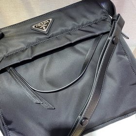 Prada Новая сумка почтальона Эта сумка через плечо/на ремне изго