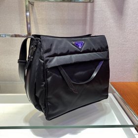 Prada Новая сумка почтальона Эта сумка через плечо/на ремне изго