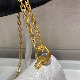 Prada Новая сумка через плечо с цепочкой Модель： 1BD275 Изготов
