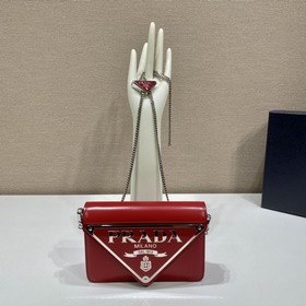 Prada Большая сумка с треугольной клапаном и цепочкой Модель： 1B