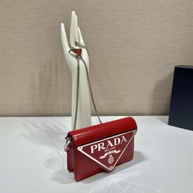 Prada Большая сумка с треугольной клапаном и цепочкой Модель： 1B