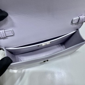 Prada Большая сумка с треугольной клапаном и цепочкой Модель： 1B